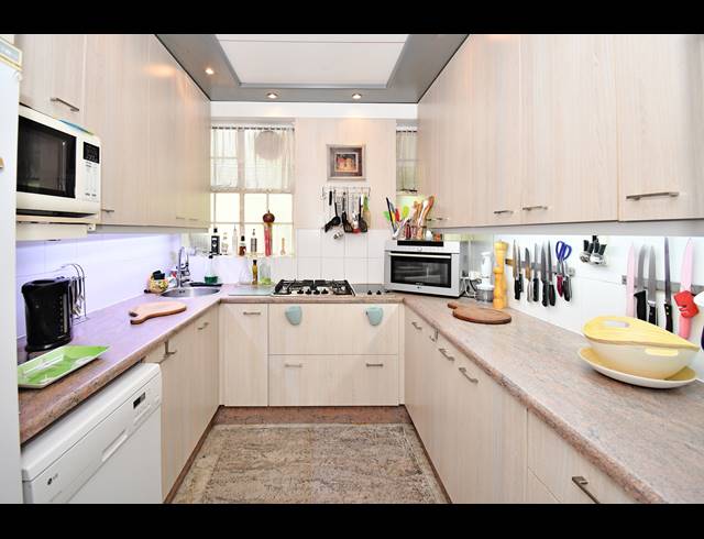 3 BEDROOM APARTMENT FOR SALE IN PARKTOWN